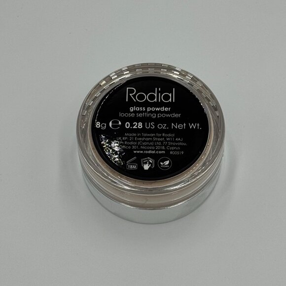 Rodial Glass Powder Loose Blurry Powder - Picture 2 of 2